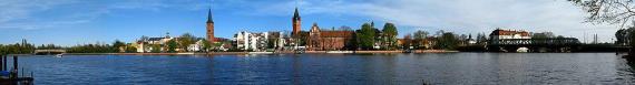 enlarge and show information about the pictureView of the old town of Köpenick with the town hall (center) and the castle (right) from the opposite bank of the Dahme river in Spindlersfeld