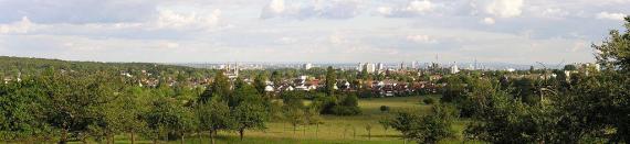 enlarge and show information about the picturePanorama of Bad Homburg from Kirdorfer Feld, in the background the skyline of Frankfurt am Main, June 2006