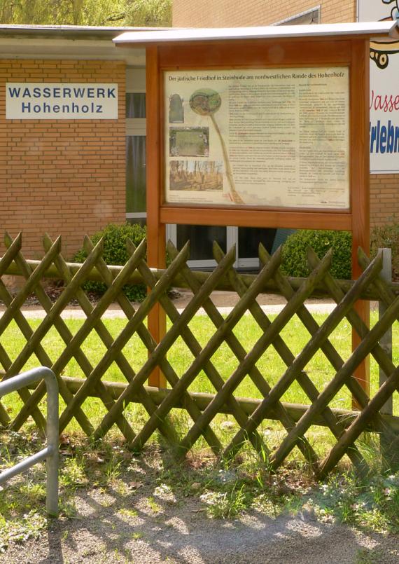 Information board about the cemetery at the waterworks Hohenholz