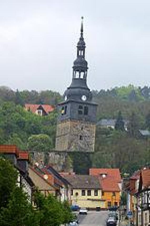 Der schiefe Turm der Oberkirche