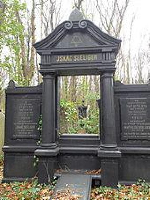 Tomb in the remote area of the Jewish Cemetery