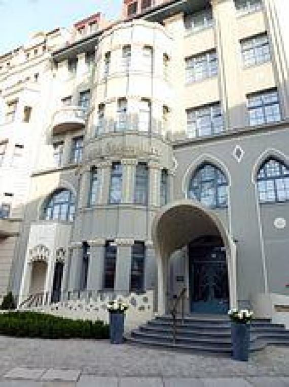 Between the World Wars Meeting Place of Russian Exiles:The Hotel am Steinplatz