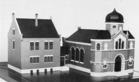 Modell der Oldenburger Synagoge samt Schule nach dem Umbau 1904/05. Die Neugestaltung erfolgte nach Plänen von Baurat Klingenberg.