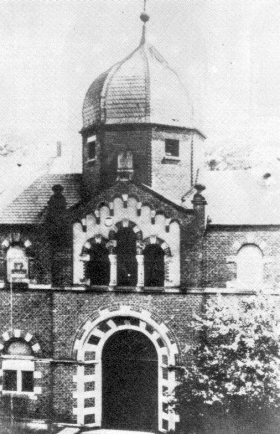 Exterior view of the Oldenburg synagogue after its rededication on March 26, 1905.