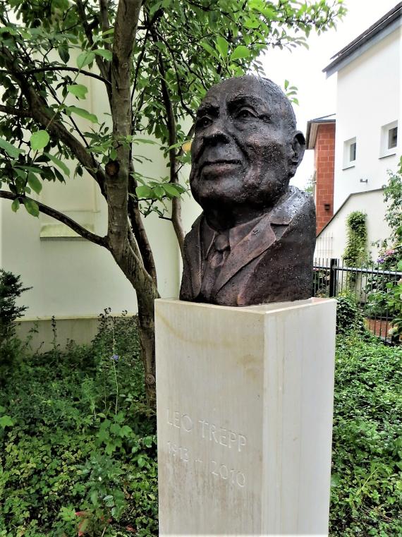 Bronzebüste des ehemaligen Landrabbiners Leo Trepp (1913-2010)