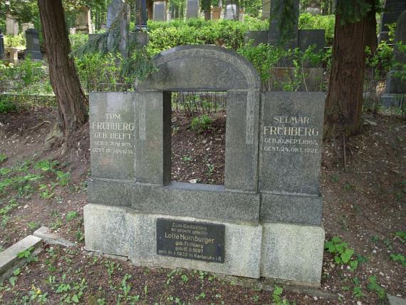 Family tombstone, in the center a rectangular hole