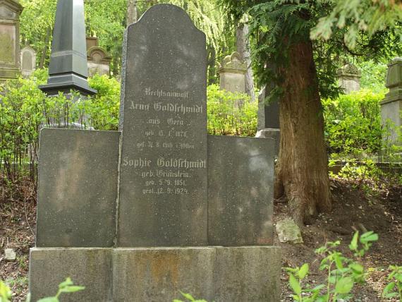 Family gravestone, the two smaller ones to the side are unmarked