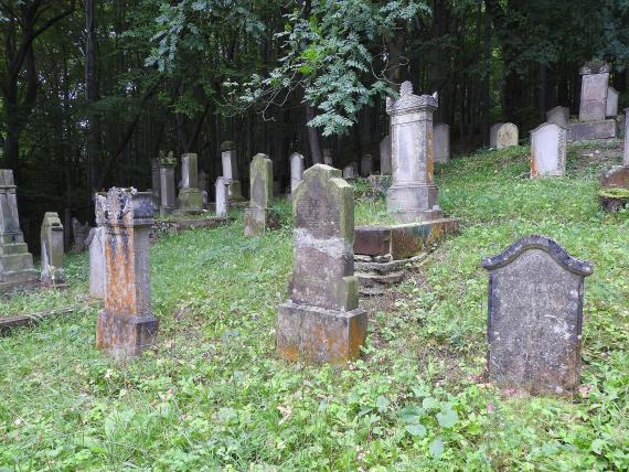 several rows of gravestones