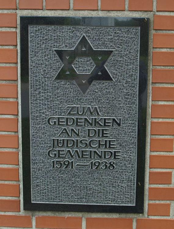 "Zum Gedenken an die jüdische  Gemeinde 1591-1938"