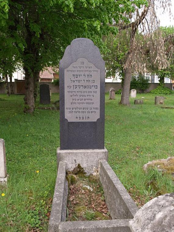 Front side of tall black tombstone with Hebrew inscription