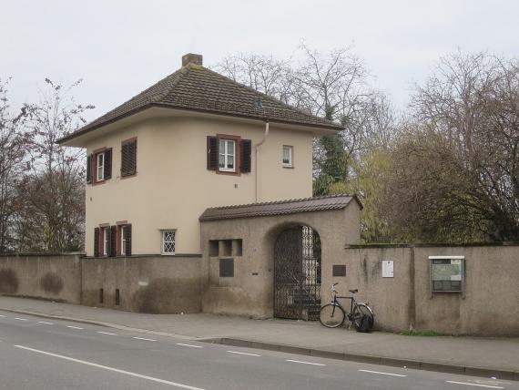 Gatehouse and main entrance