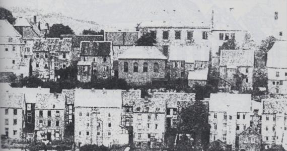 Town view Arnsberg with large houses, in the center of the picture the synagogue with four round arch windows