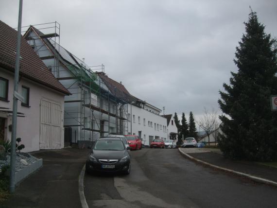 In der heutigen Tintenbachstraße (Ecke Boller Straße) befand sich das erste Bethaus der Jüdischen Gemeinde. Der genaue Standort ist unbekannt. 
