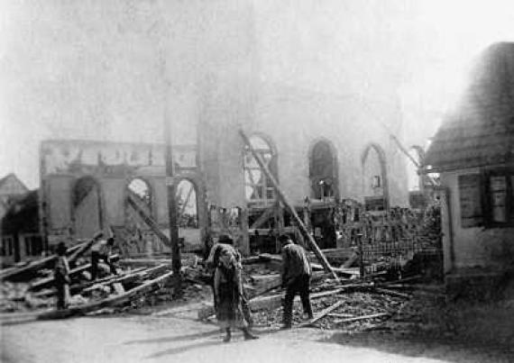 Abbrucharbeiten an der Jebenhäuser Synagoge im Jahr 1905.