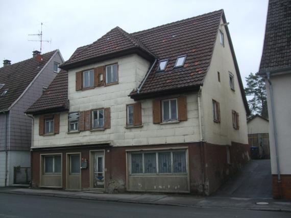 Im Haus Boller Straße 31, schräg gegenüber der Synagoge, befand sich seit 1838 der Sitz des Jebenhäuser Rabbinats