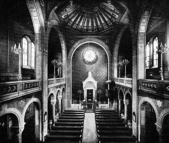 Interior of a large, magnificent building used for Jewish worship.