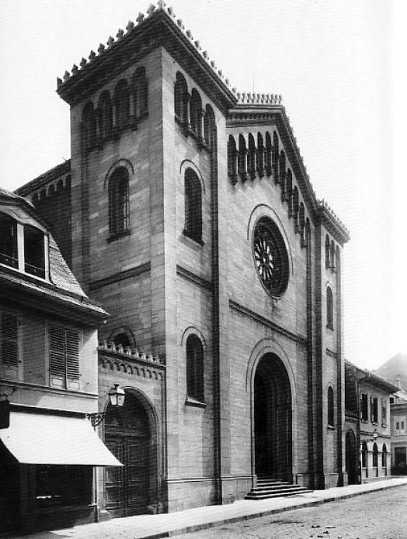 Side view of large entrance portal, left and right are smaller houses next to it