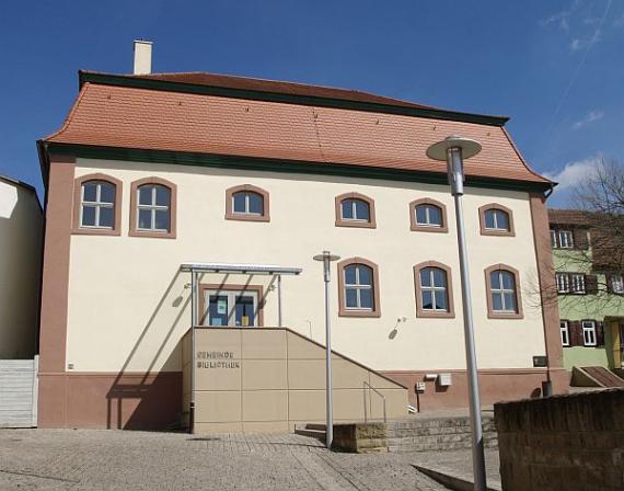 Blick auf die ehemalige Synagoge, jetzt Gemeindebücherei der Gemeinde Niederwerrn