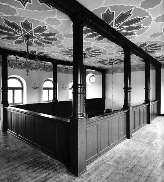 Black and white picture of empty interior on the upper floor, wooden gallery