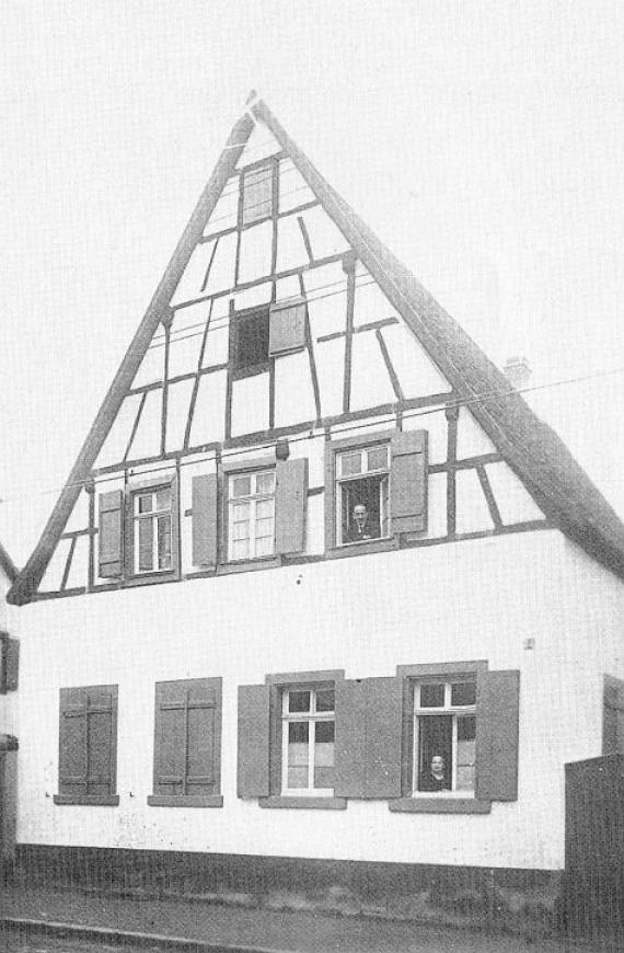 black and white picture of the old house in half-timbered style