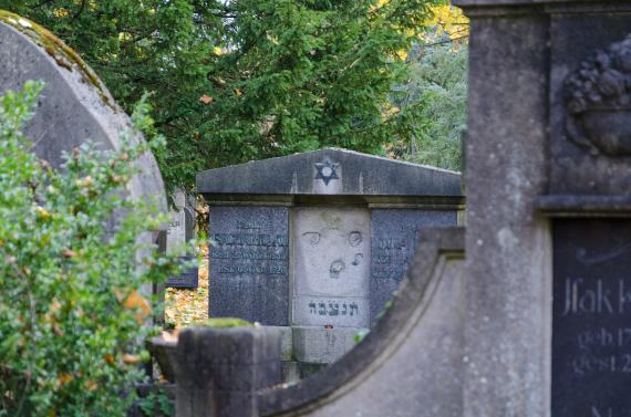 Gravestone with Hebrew letters and a Star of David