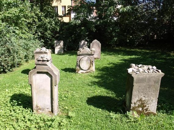 single weathered gravestones