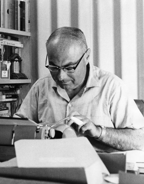 Leo Trepp writing his essays and books at his desk