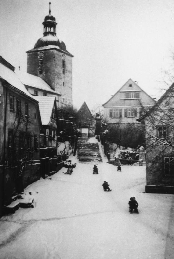 Oberlauringen with children in the snow