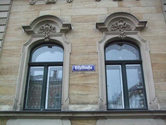 Lisztstrasse was named in 1889 after the composer Franz Liszt (1811-86), Richard Wagner's father-in-law. His death house is located at the corner of Wahnfriedstraße 9, since 1993 Franz Liszt Museum.