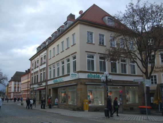 Today's corner building Maximilianstraße 2-4 is a historicized new building from 1955. A reconstruction of the Brown House was rejected in 1946/47.