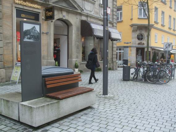 The only reference to the original street name Judengasse can be found today on an information board of the city of Bayreuth in front of the house Maximilianstraße 75.