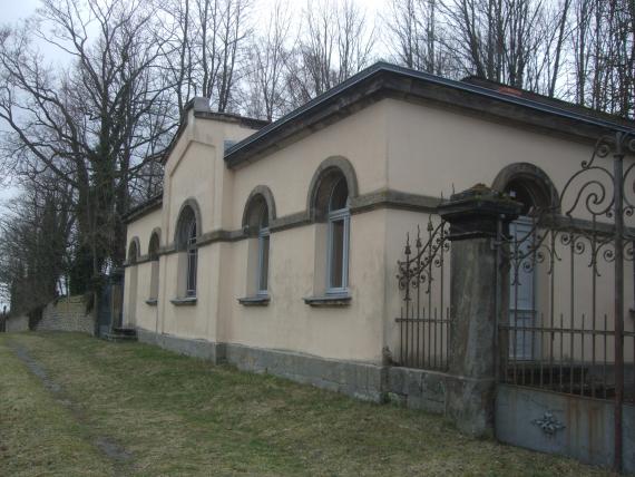 The Tahara House at the southeast corner of the cemetery was built in 1898. In 1942 Hermann and Marianne Reinauer were forcibly quartered there.