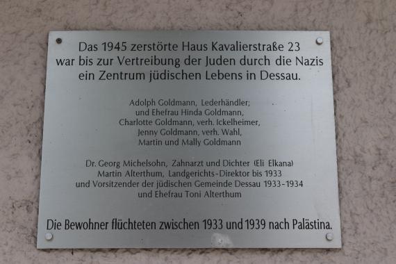 The memorial plaque was unveiled in 2008 - on the initiative of Dessau local historian Werner Grossert - by the Goldmanns' grandson, Chanania Wahl.