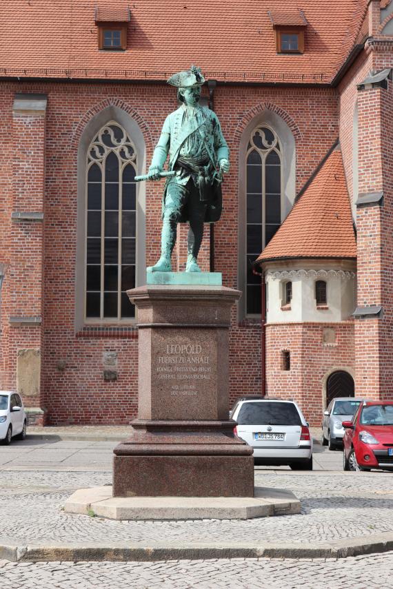 The monument to Leopold I was erected on the Great Market Square in 1860 and removed after 1945. After 1990 it found its place again in front of St. Mary's Church.