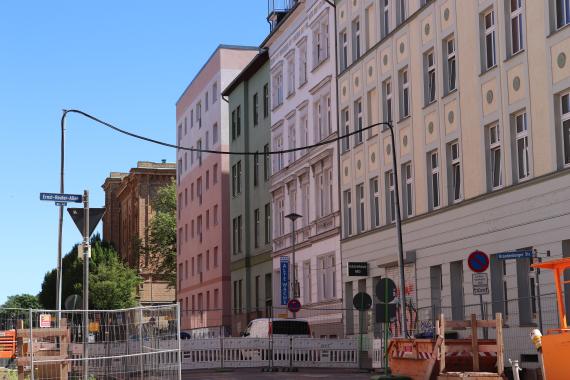 Directly behind it, at Brandenburger Straße 2, one of Magdeburg's first "Judenhäuser" was established in 1939 (looking north).