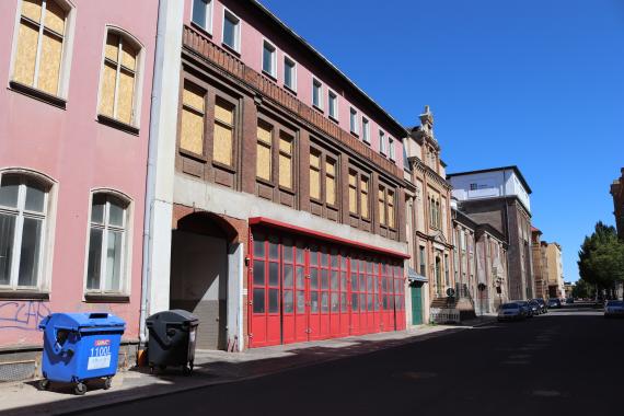 Since 1997, the building from the 1870s has housed the rescue control center for the fire department, emergency medical services and disaster control (view to the north).