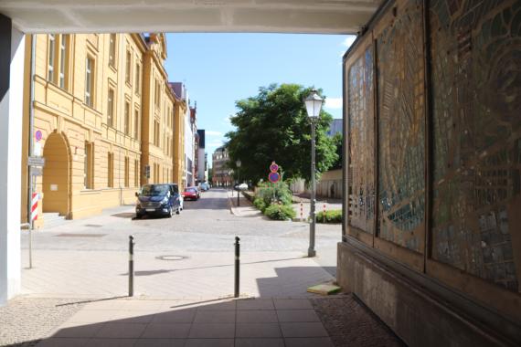 The second prayer room of the Jewish community (before 1851) was located at Prälatenstraße 27 / corner Hasselbachstraße, approximately to the right of today's house passage Leiterstraße 11 (looking south on Prälatenstraße).