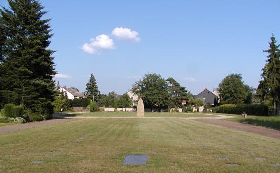 Das Feld mit mehr als 300 Urnen jüdischer KZ-Opfer aus Hannover
