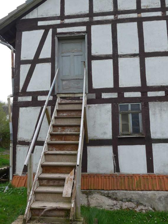 Wooden staircase as former access to the women's gallery, originally from the upper floor of the now demolished schoolhouse.