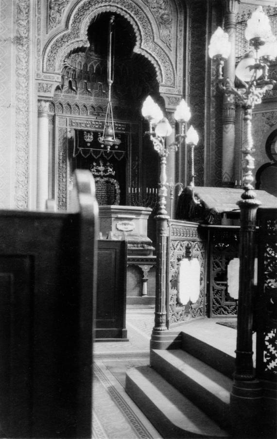 Interior view of the synagogue in the Flachsmarktstraße in Mainz