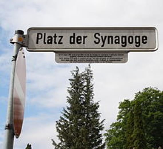 Street sign in Lauterbach with inscription "Square of the Synagogue
