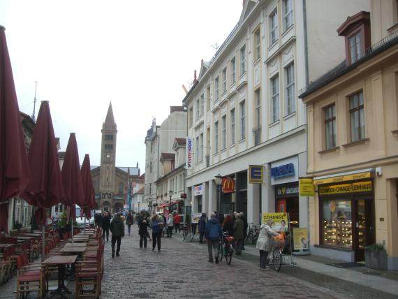 Pedestrian zone with view from outside