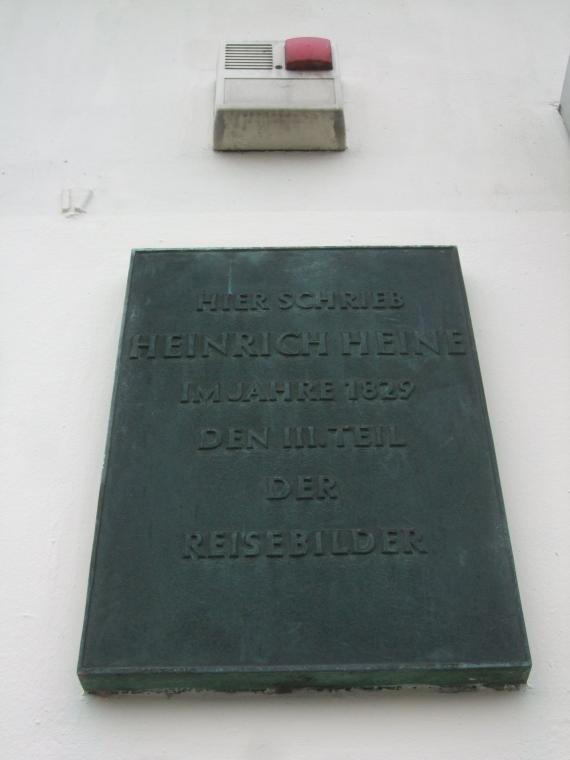 Memorial plaque