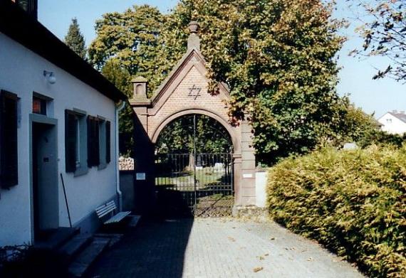 Eingangstor des Alten Friedhofs