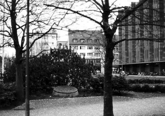 Ehemalier Standort der Synagoge mit der Gedenktafel