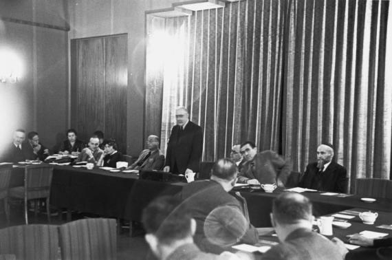 Leo Baeck spricht auf der Tagung des Beirates der Jewish Agency in Berlin