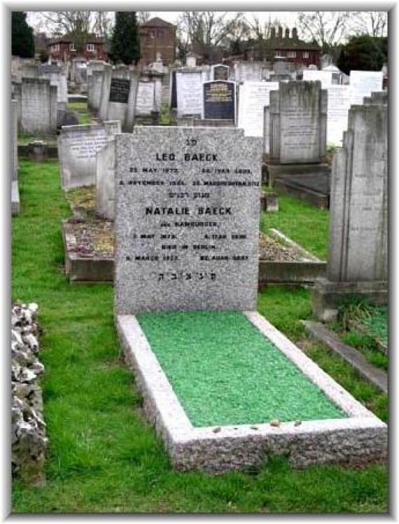 Das Grab von Leo Baeck auf dem Cemetery Golders Green in London