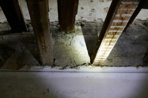 Beams between the floors from different centuries