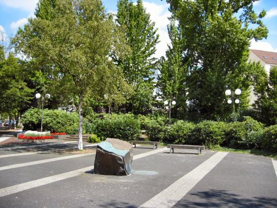 Synagogue square at the corner of Börsenstr./Parkstr.