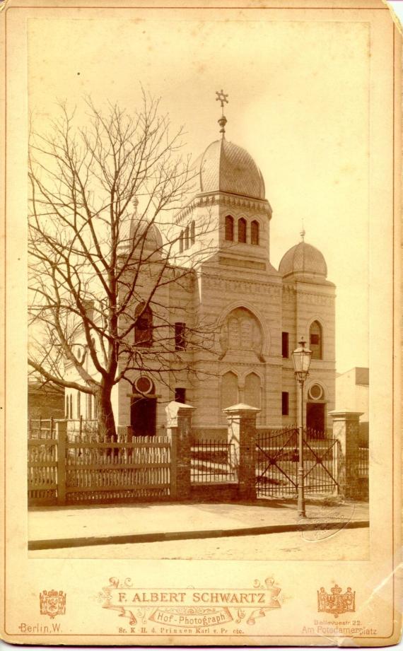 Exterior view of the New Synagogue